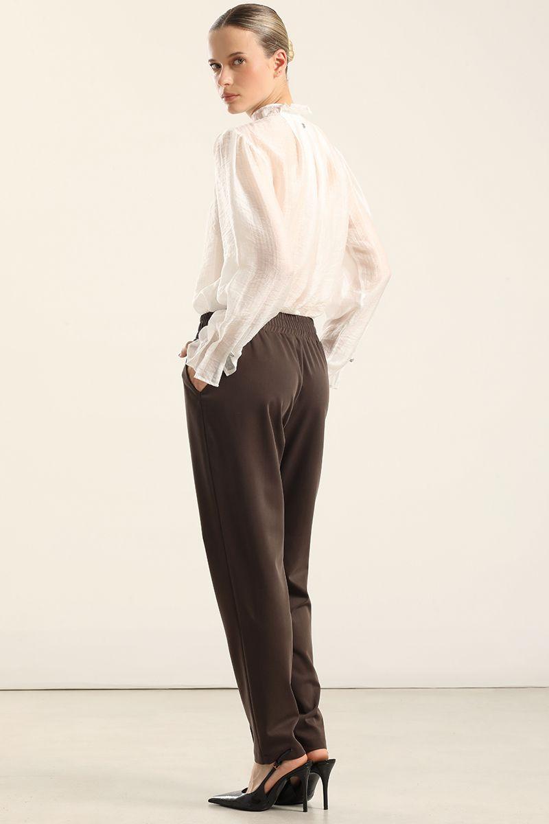 Pantalón pitillo, tiro alto, chocolate Liola-2