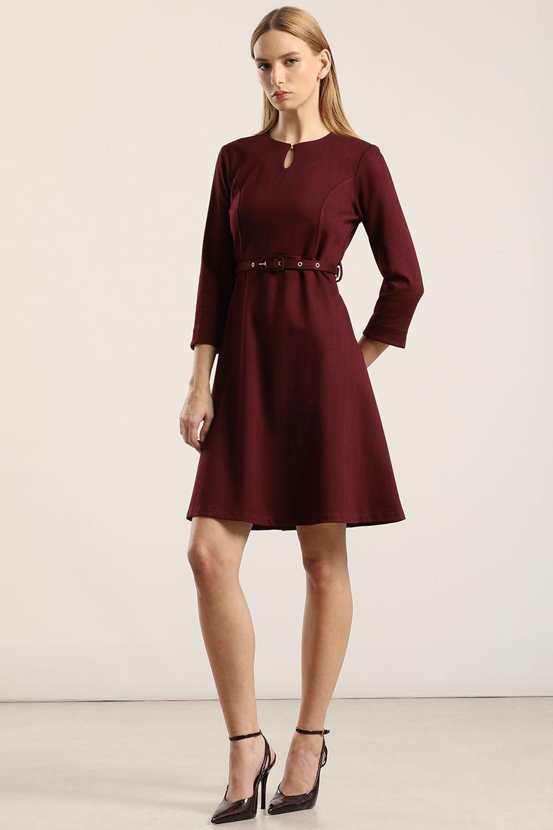 Vestido Rodilla, Con Cinturon, Burdeo Liola-3