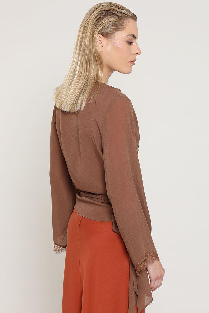 Blusa envolvente con amarra, camel Liola-3