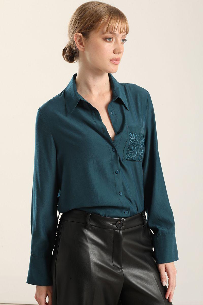 Blusa  bolsillos bordado, turquesa Liola-4