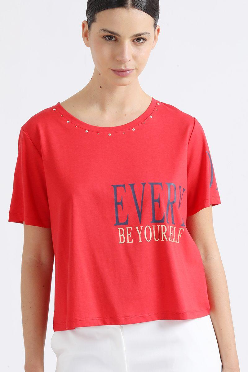 Polera Aplicación Tachas Y Estampado Texto, Rojo Liola-2