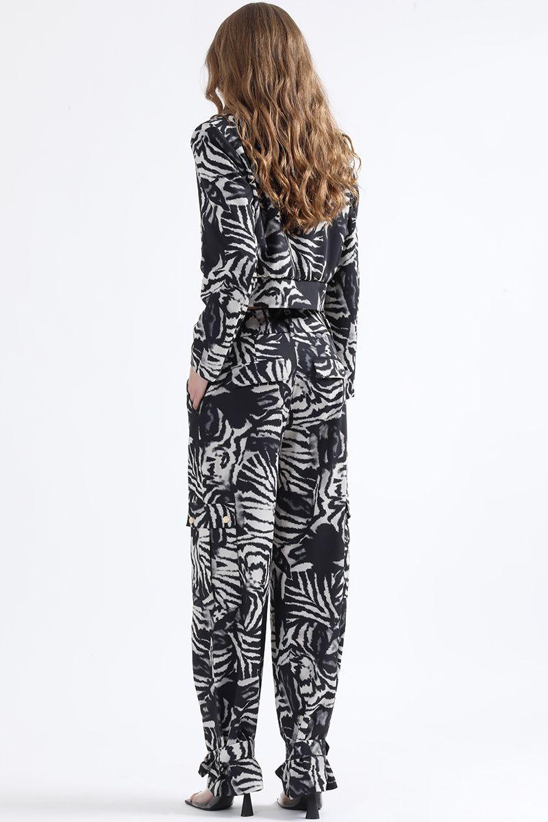 Pantalon Cargo Ancho, Estampado Animal, Negro Liola-2
