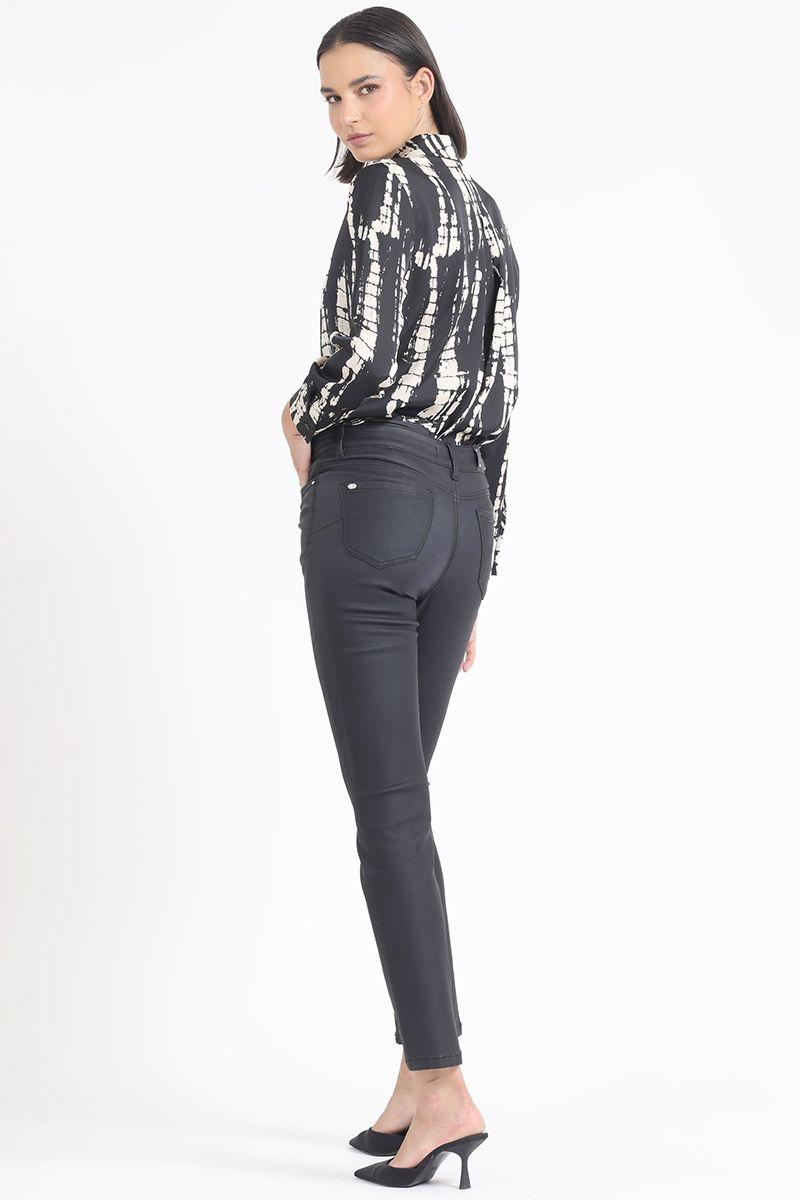 Pantalon Pitillo, Tiro Medio, Engomado, Negro Liola-2