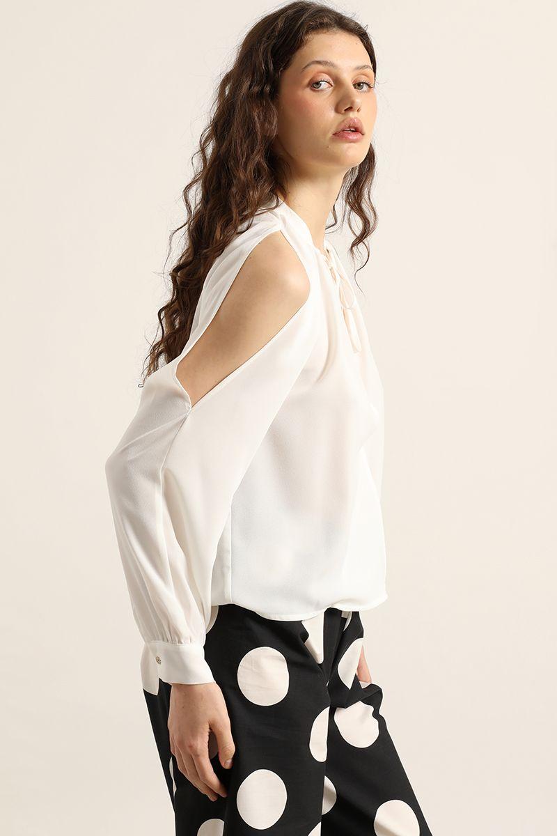Blusa abertura en hombros, crudo Liola-5