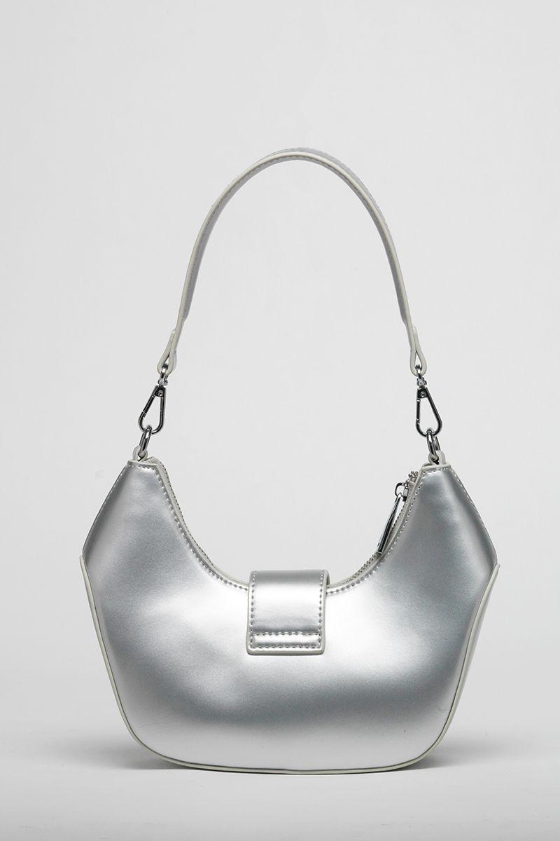 Cartera Media Luna, Efecto Cuero Metalizado, Plateado Liola-3