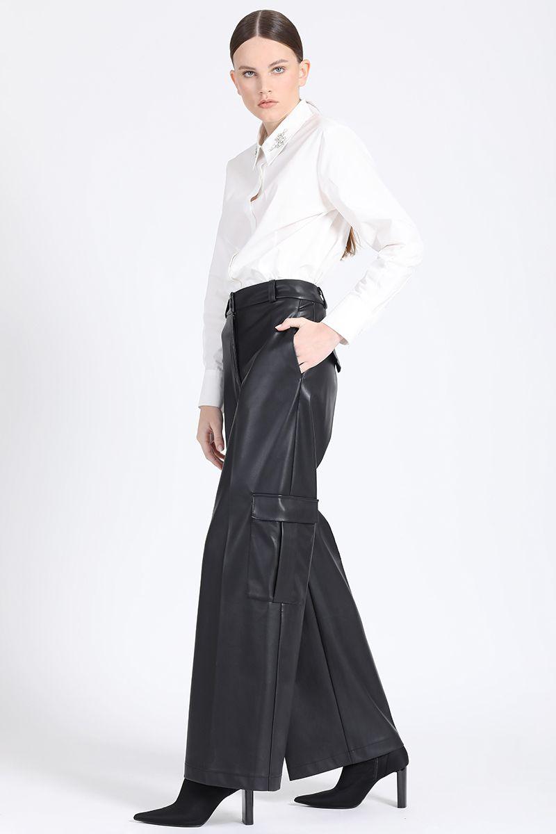 Pantalon Cargo Ancho, Efecto Cuero, Negro Liola-4