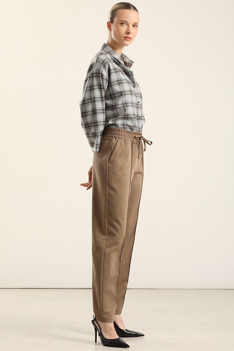 Pantalón pitillo, tiro alto, camel Liola-3