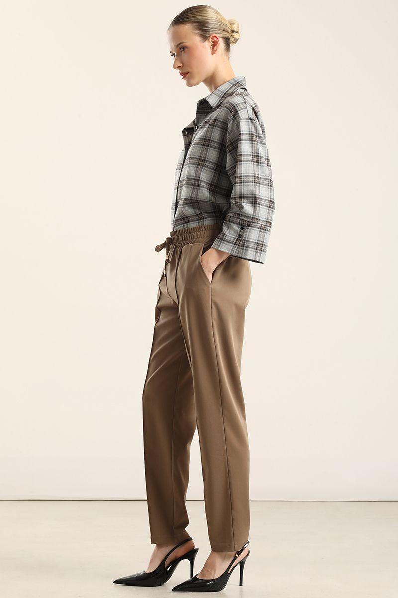 Pantalón pitillo, tiro alto, camel Liola-4