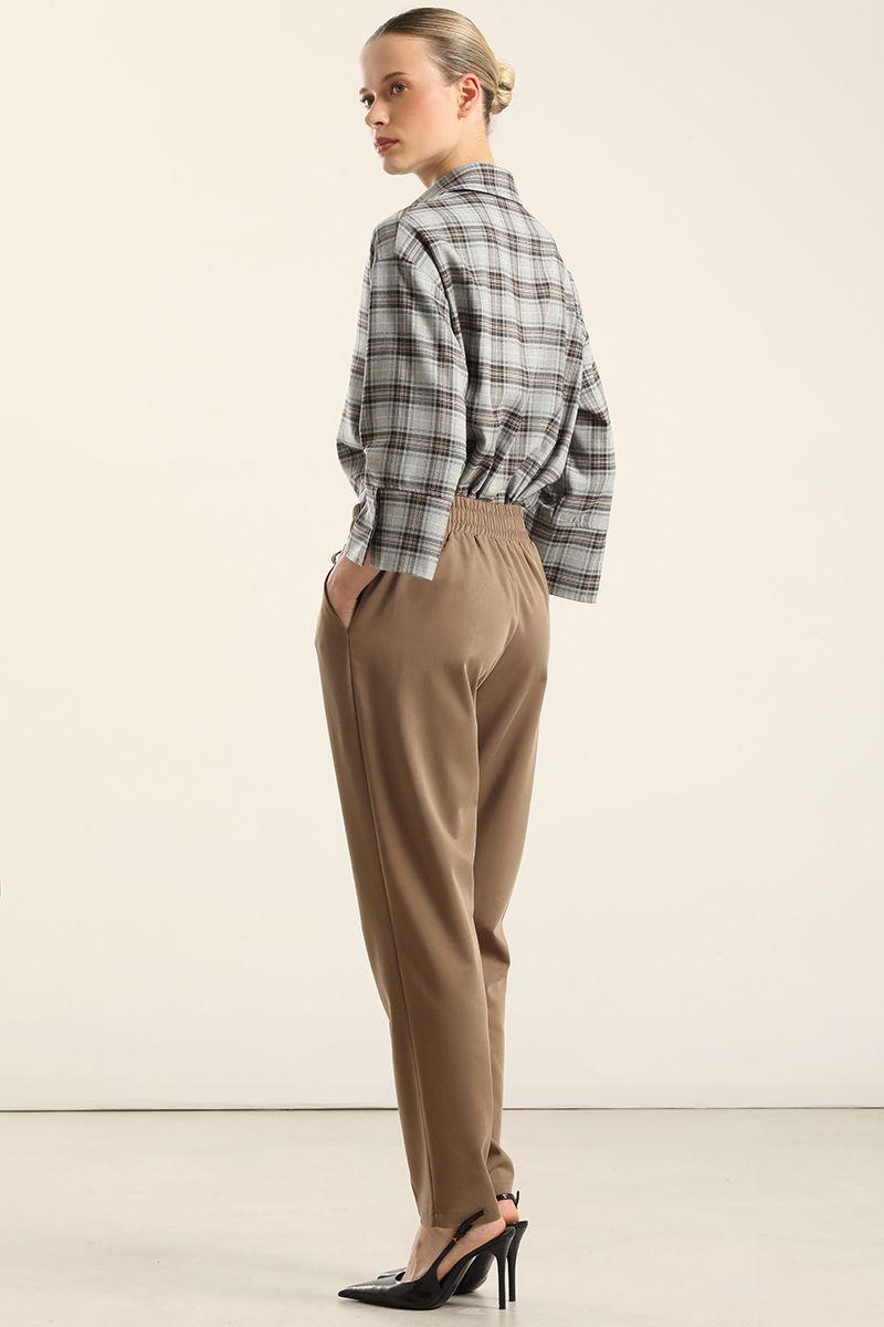 Pantalón pitillo, tiro alto, camel Liola-5