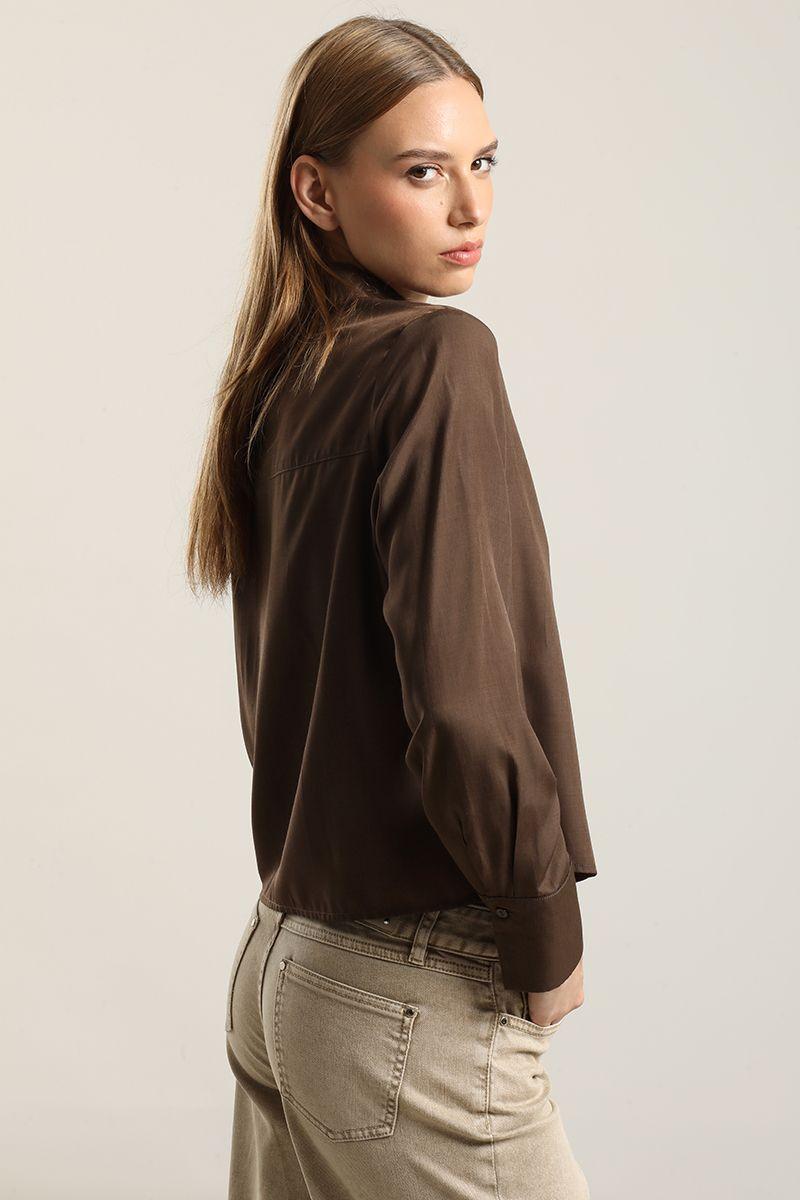 Blusa  bolsillos bordado, chocolate Liola-3
