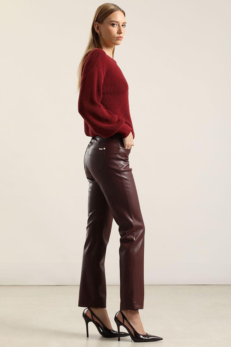 Pantalón slim, tiro medio, efecto cuero, burdeo Liola-1