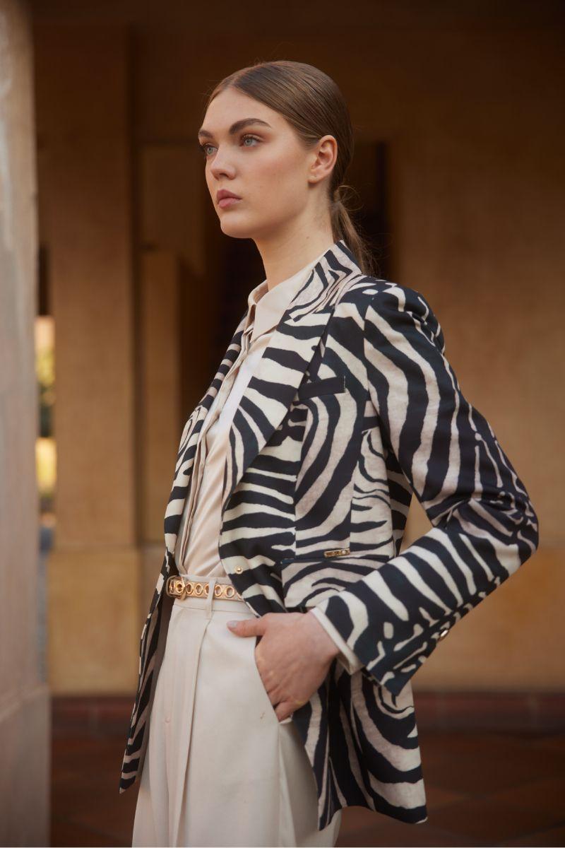 Blazer Entallado Estampado Animal Beige Liola-0