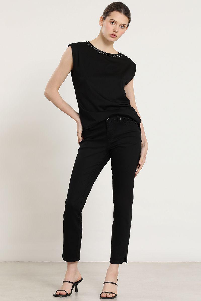 Polera recogido, aplicacion cuello, negro Liola-1