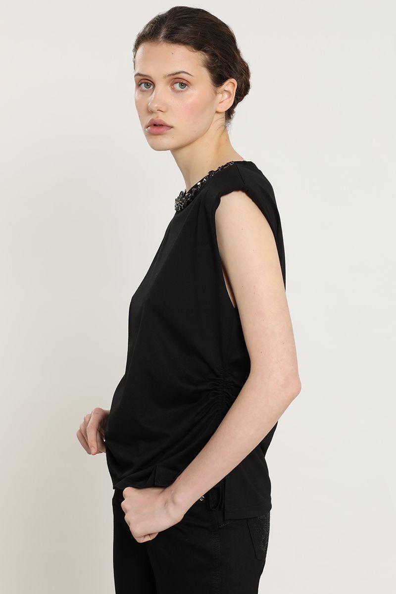 Polera recogido, aplicacion cuello, negro Liola-3