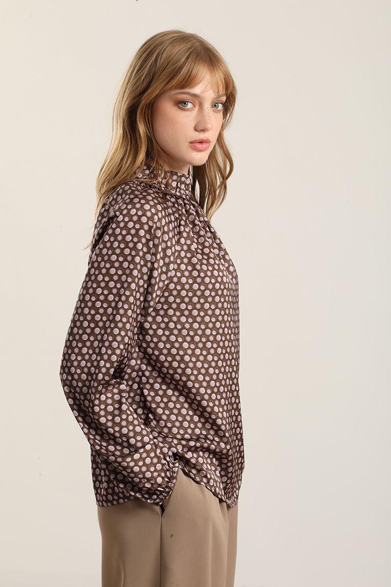 Blusa Satinada Estampado Puntos, Café Liola-3