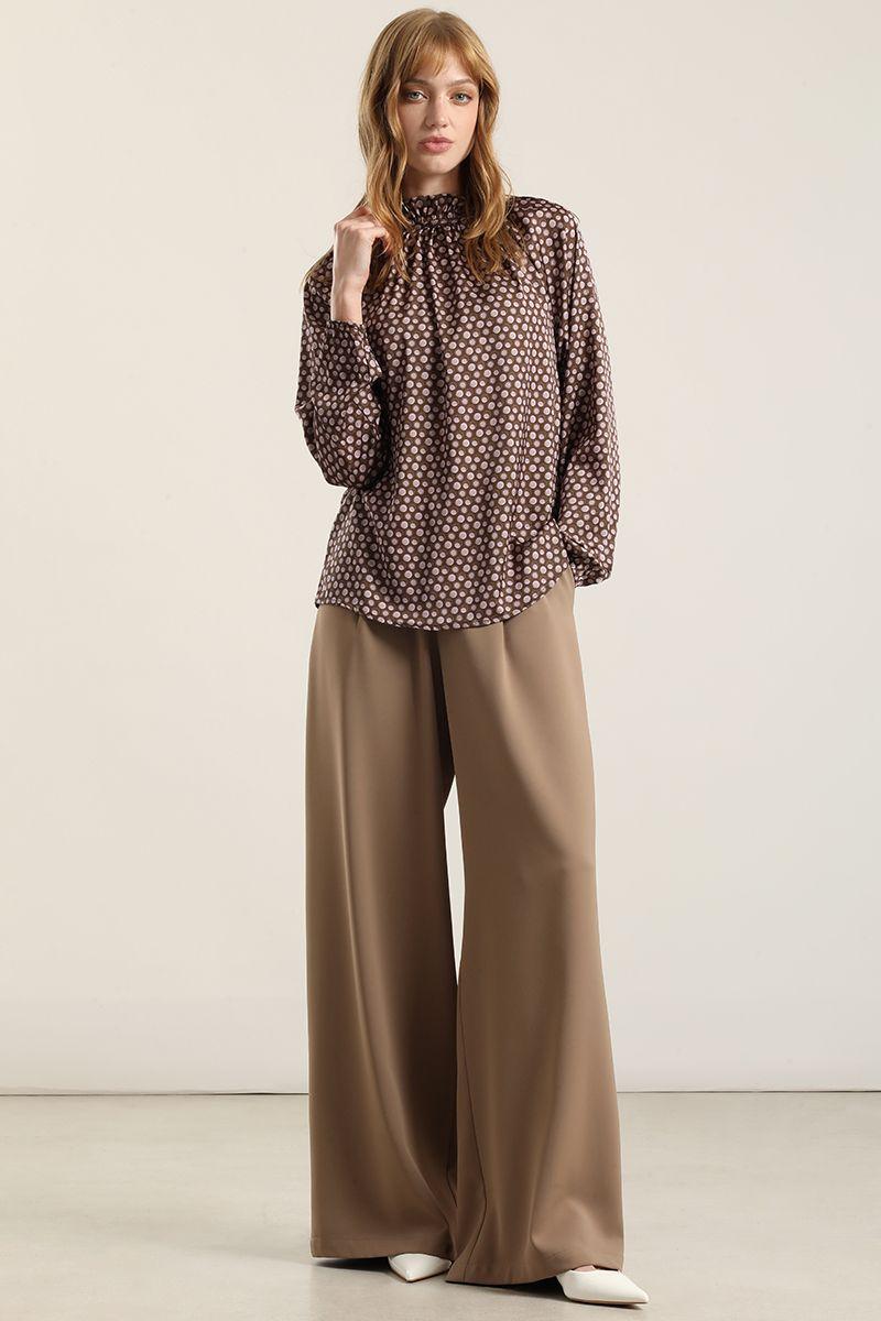 Blusa Satinada Estampado Puntos, Café Liola-5