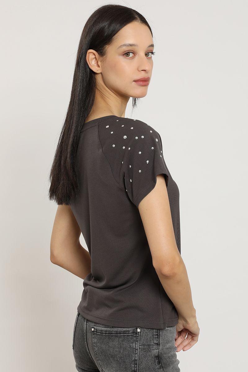 Polera tachas, manga corta, gris Liola-2