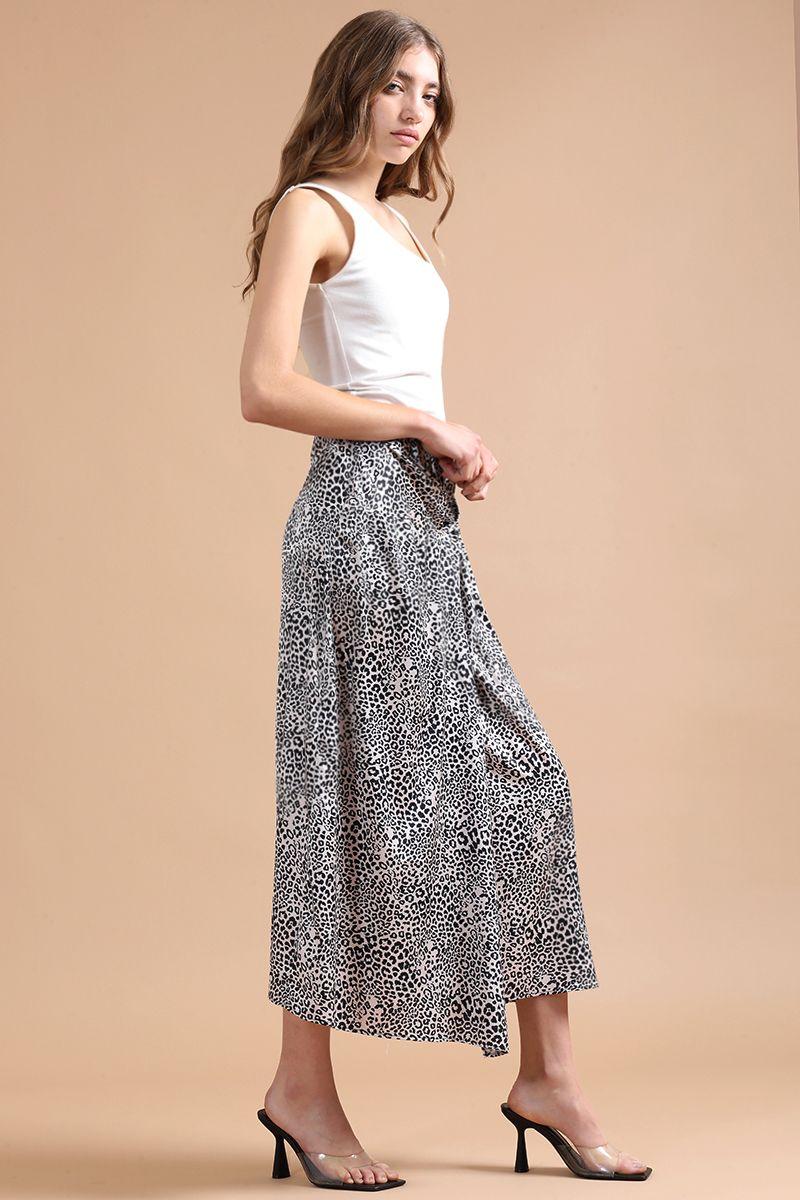 Falda Midi, Satin Estampado, Cruzada Con Rucha, Negro Liola-2