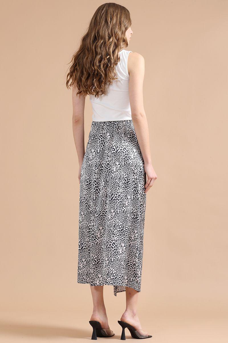 Falda Midi, Satin Estampado, Cruzada Con Rucha, Negro Liola-3