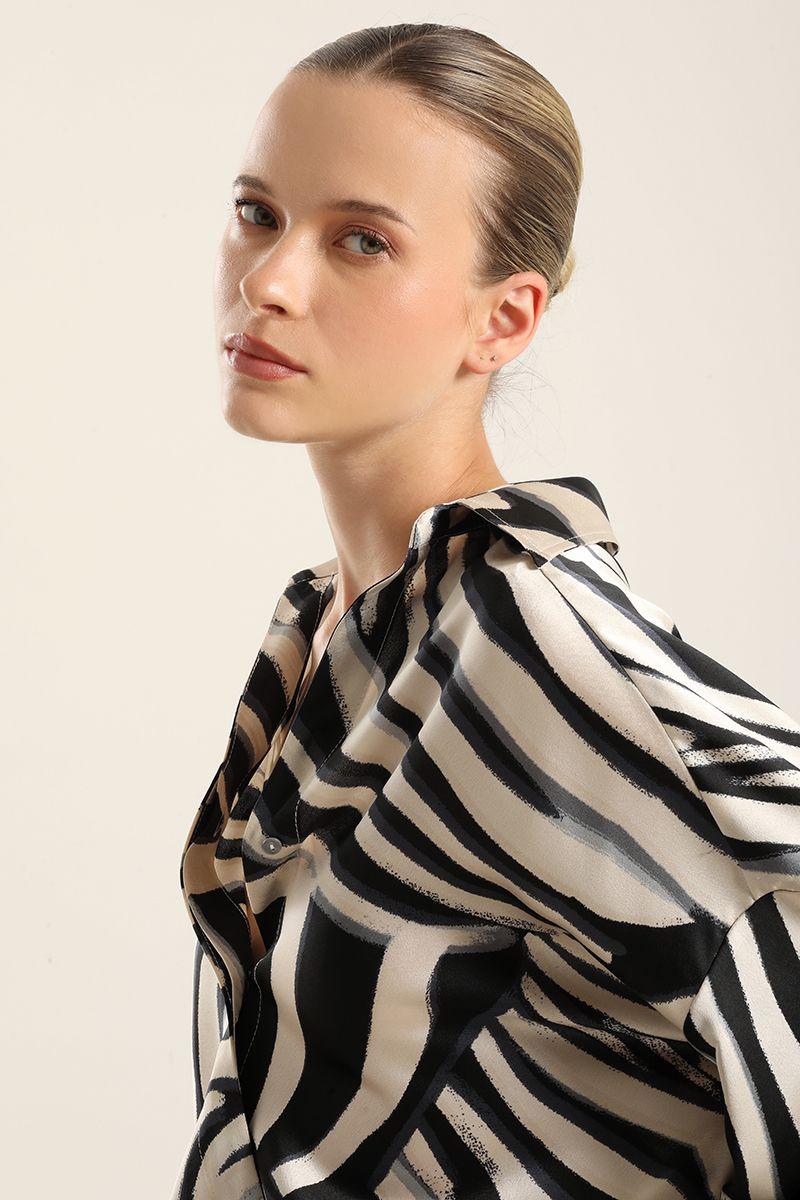 Blusa Satin Estampado Nudo, Negro Liola-2