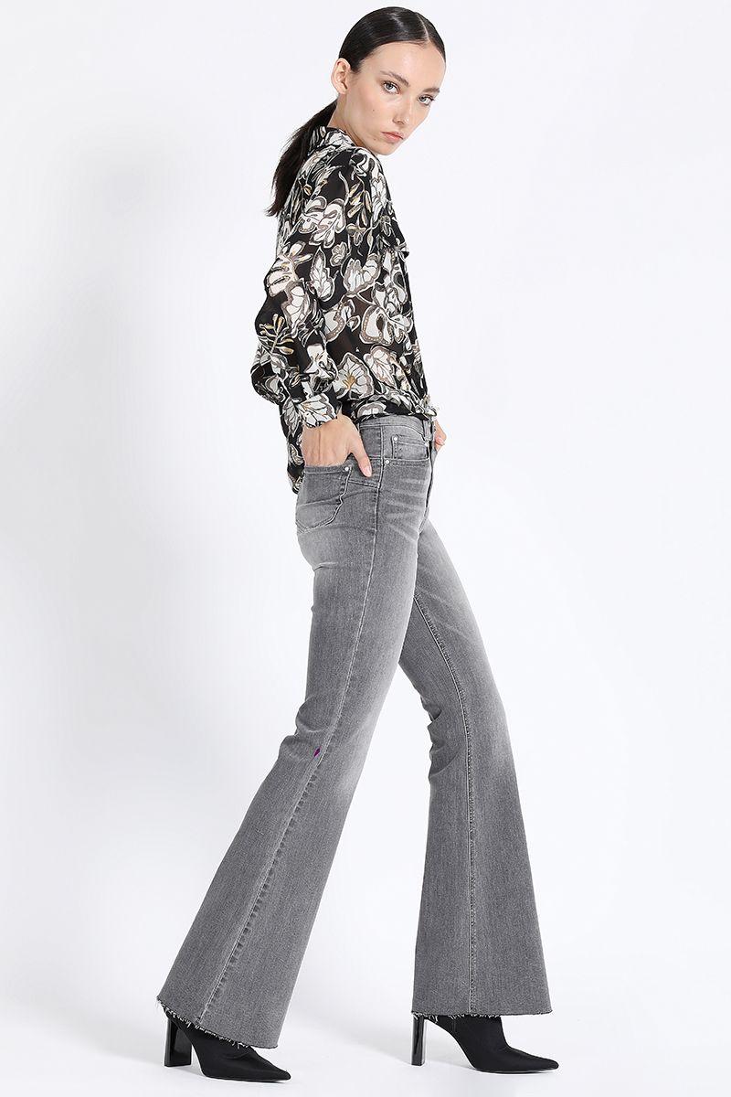 Jeans Flare, Tiro Medio, Push Up, Gris Liola-2