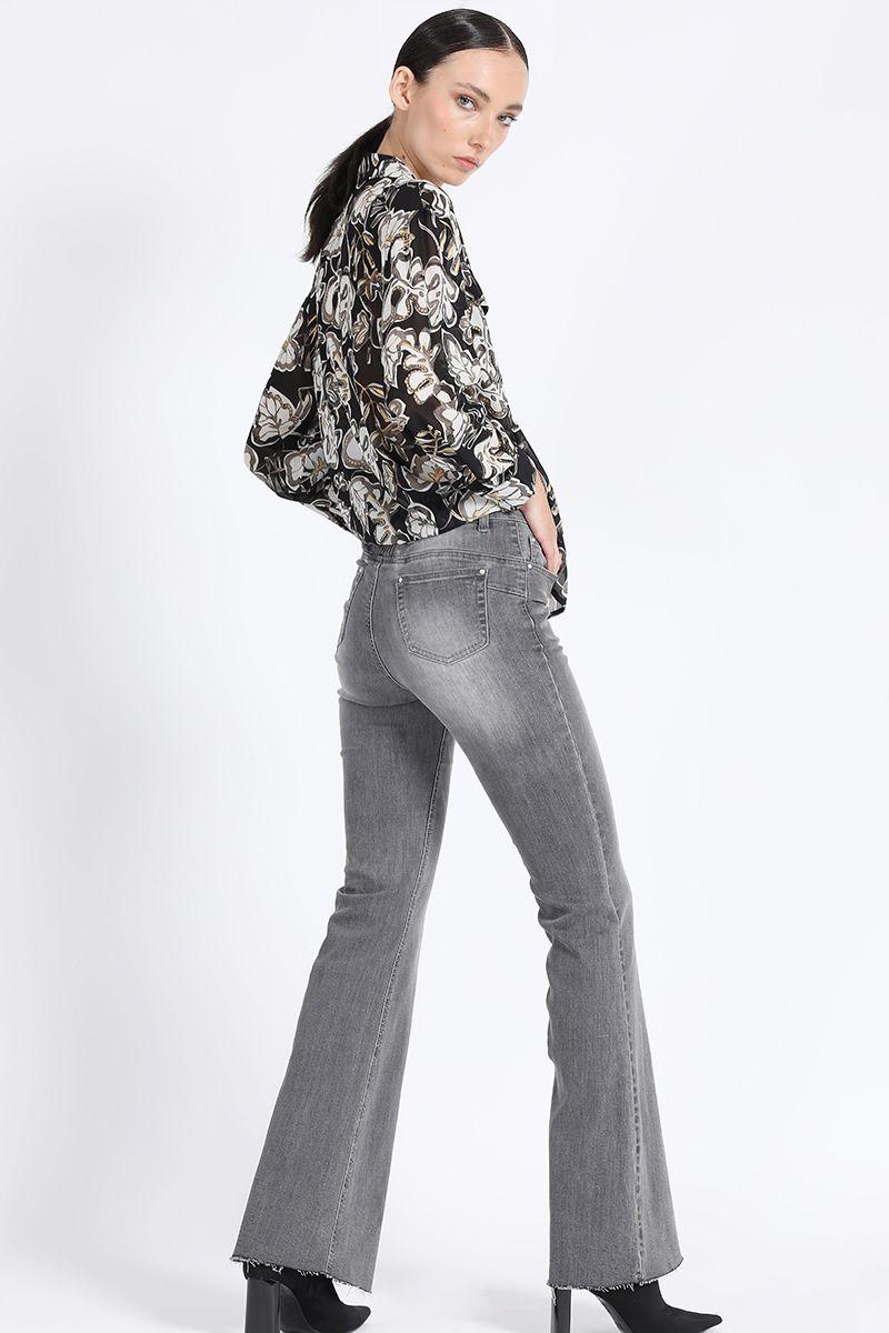 Jeans Flare, Tiro Medio, Push Up, Gris Liola-4