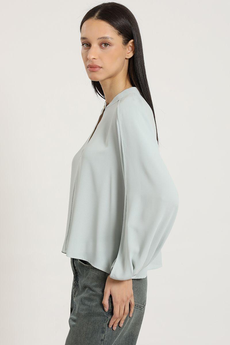 Blusa semitransparente, boton fantasia, verde Liola-5