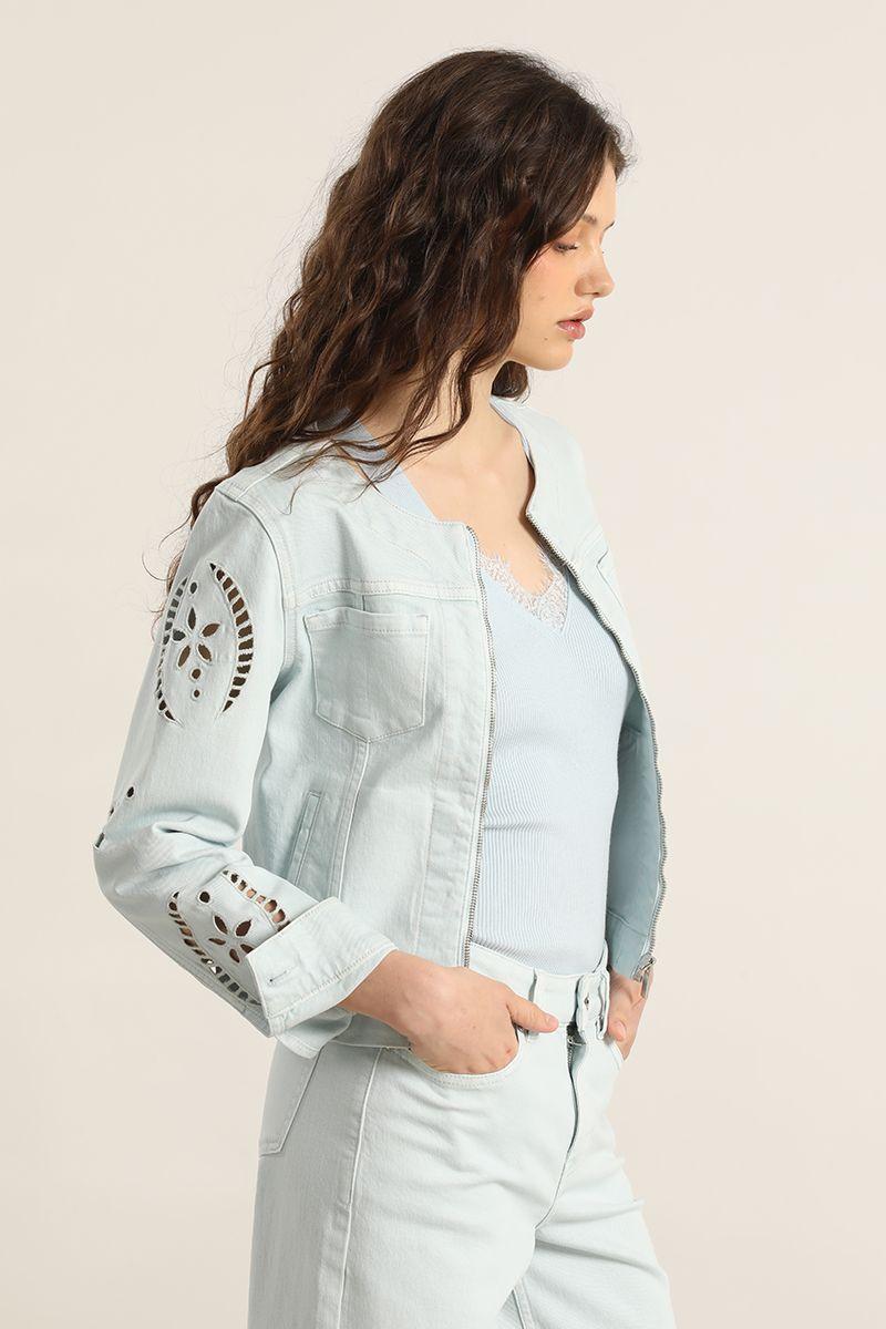 Chaqueta jeans color, bordado, celeste Liola-4