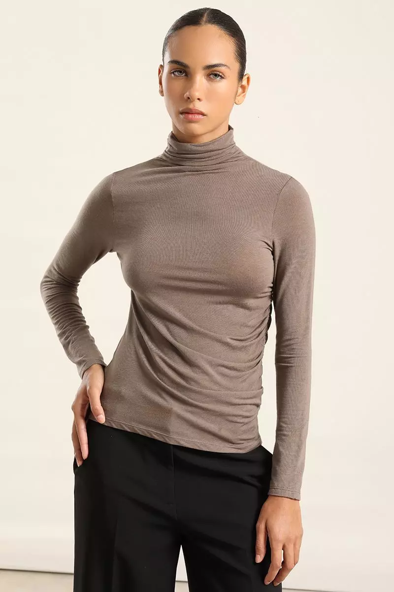 Top asimetrico, cuello subido, militar Liola-2