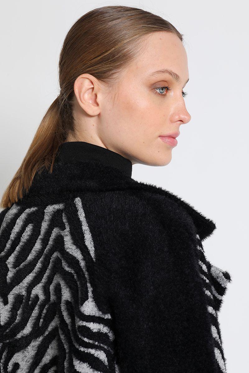 Chaqueta Recta Fantasía Liso Negro Liola-4