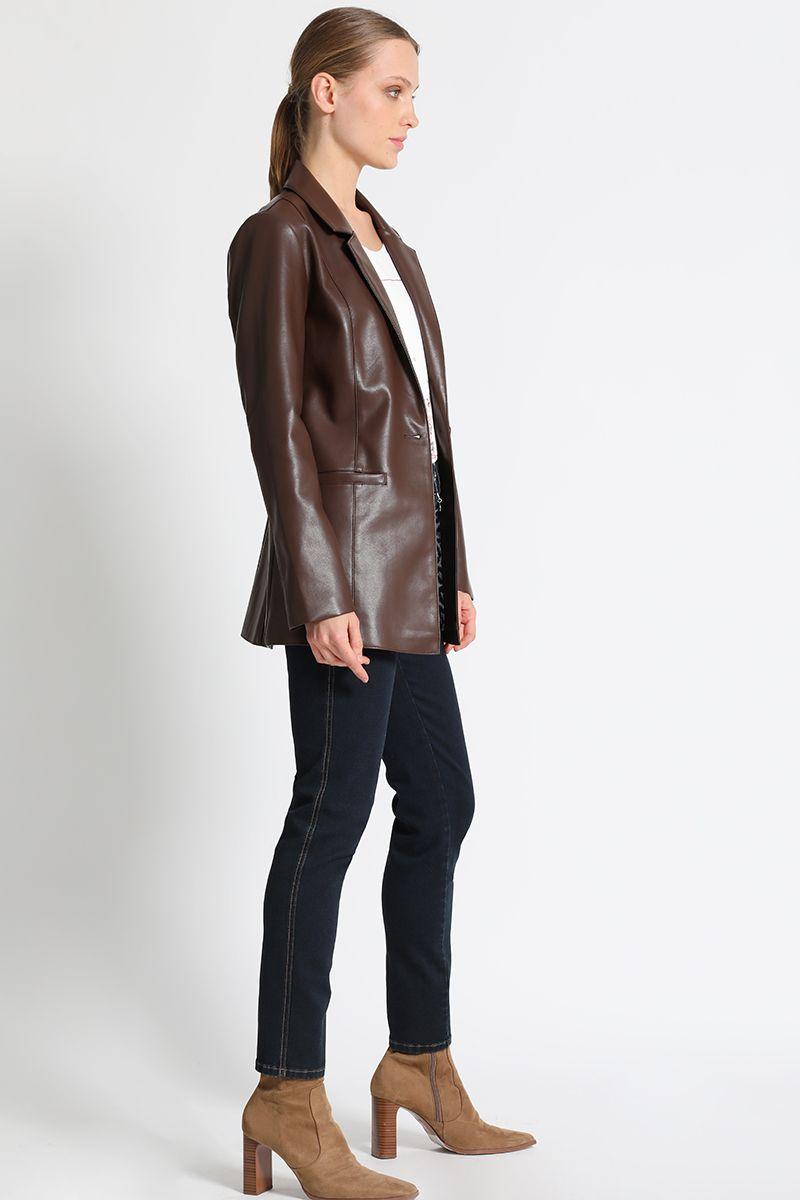 Blazer Entallado Efecto Piel Cafe Liola-2