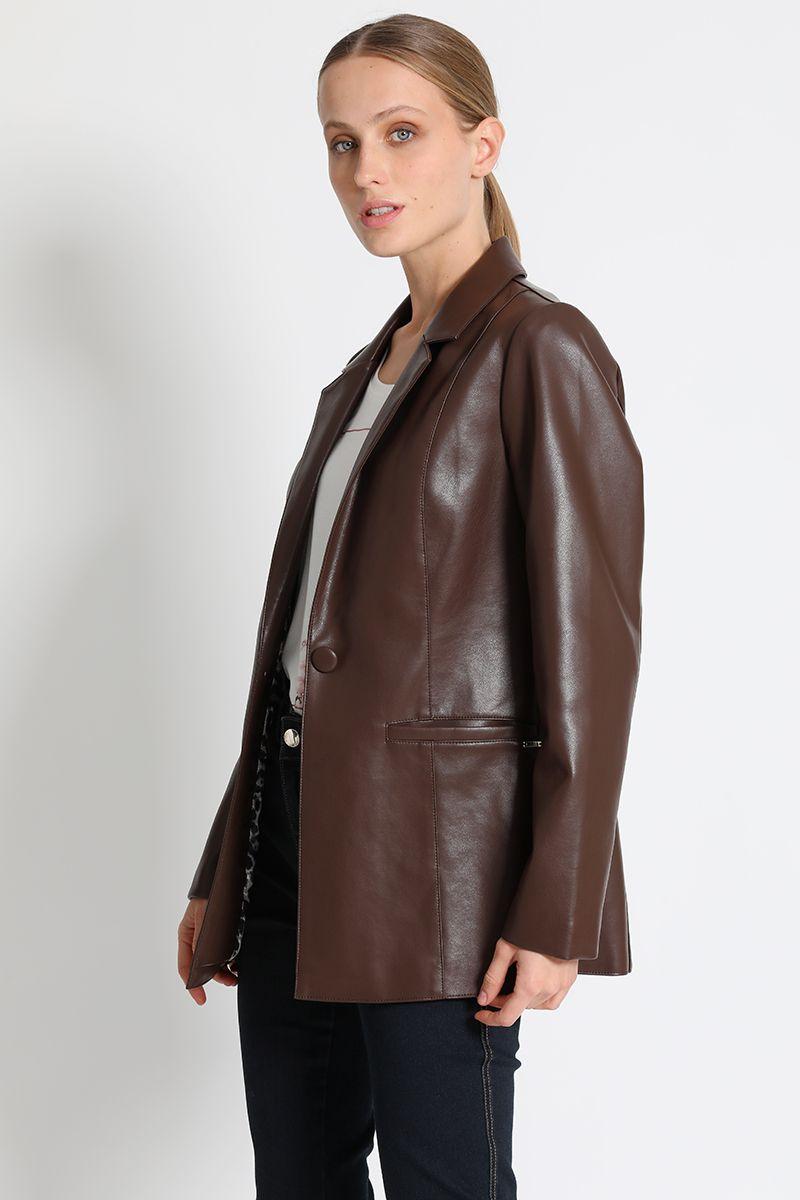 Blazer Entallado Efecto Piel Cafe Liola-3