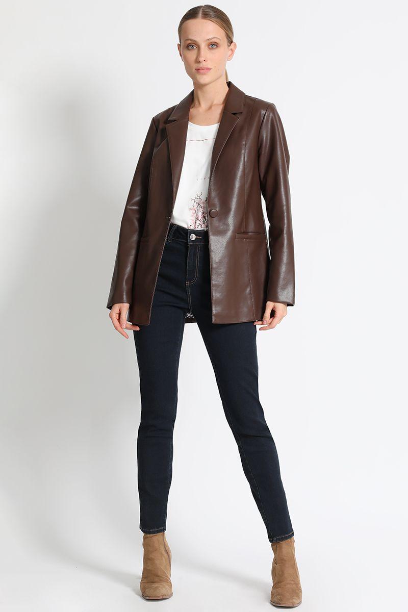 Blazer Entallado Efecto Piel Cafe Liola-4