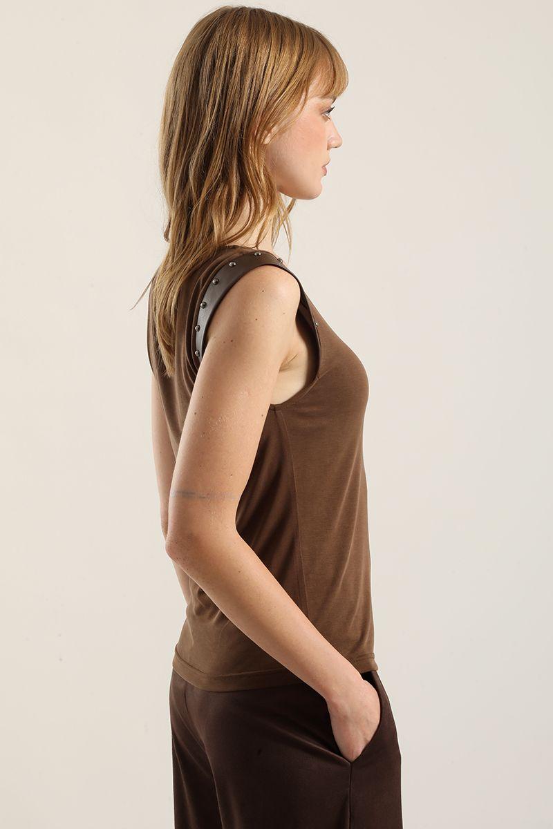 Polera Aplicacion Tachas, Chocolate Liola-3