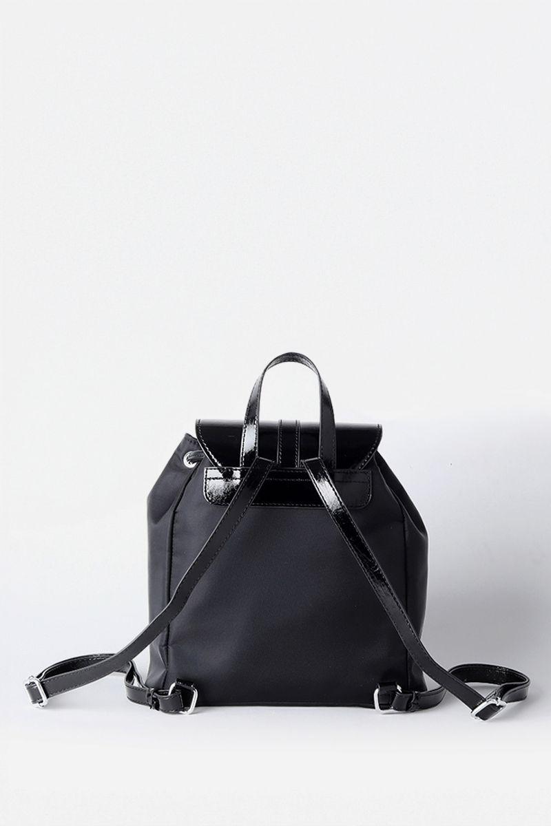 Mochila Tela Aplicación Charol, Negro Liola-2