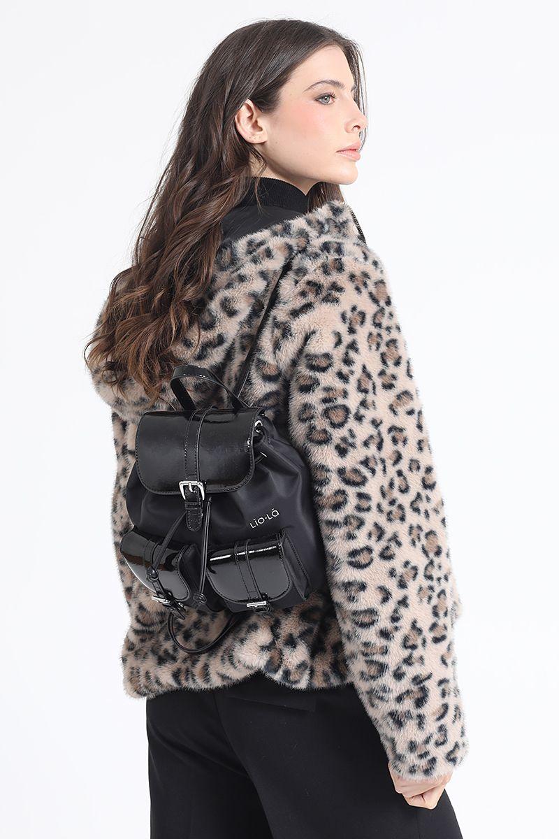 Mochila Tela Aplicación Charol, Negro Liola-5