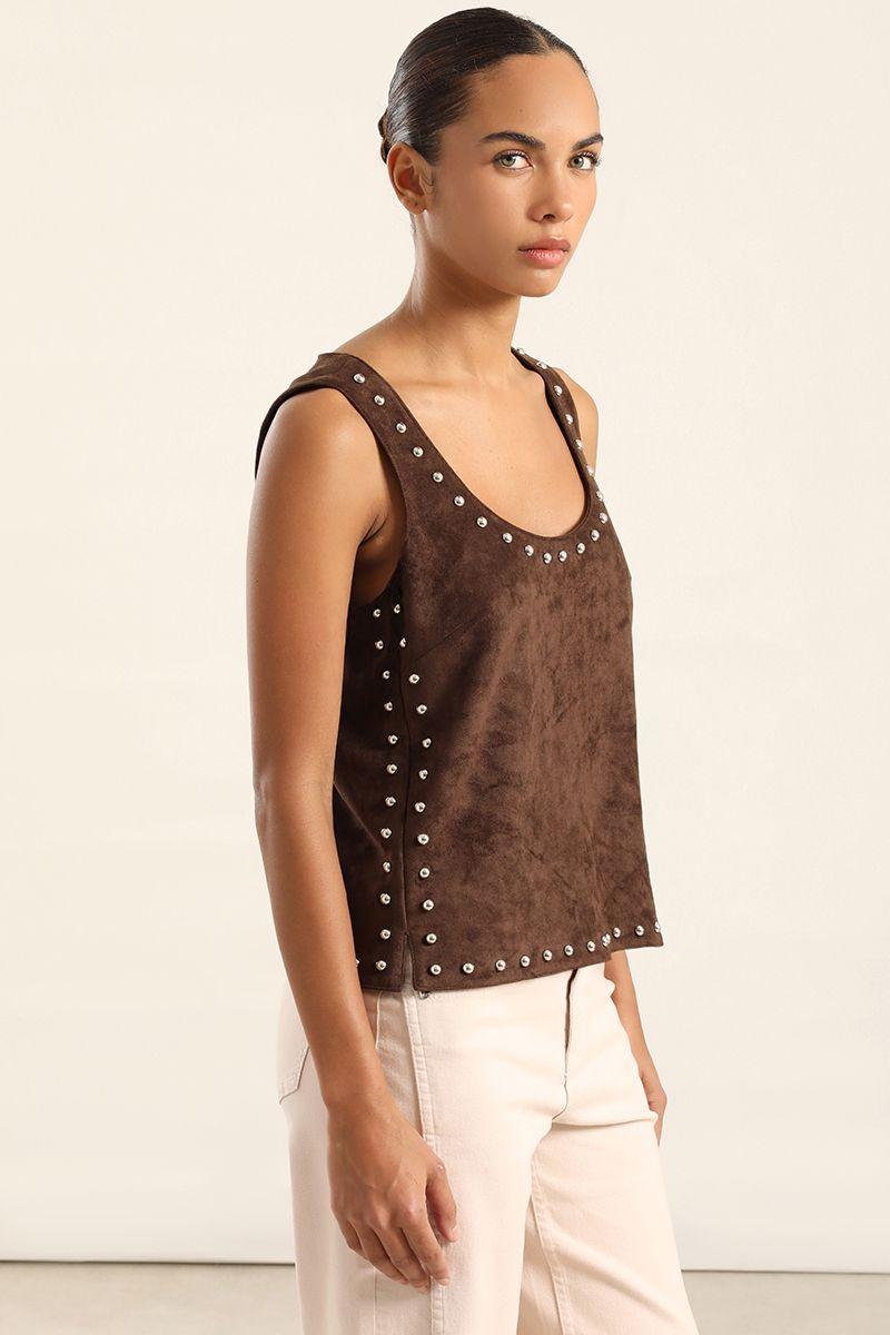 Top Efecto Gamuza, Tachas, Chocolate Liola-2