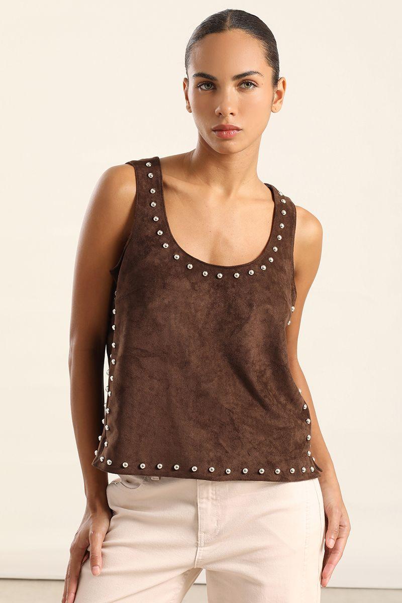 Top Efecto Gamuza, Tachas, Chocolate Liola-4