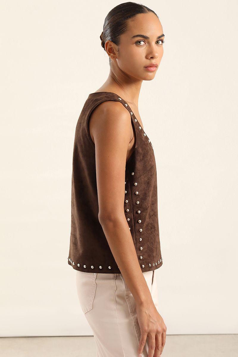 Top Efecto Gamuza, Tachas, Chocolate Liola-5