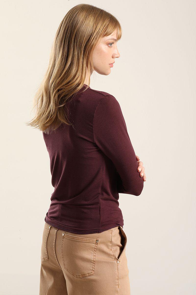 Top escote asimetrico, burdeo Liola-5