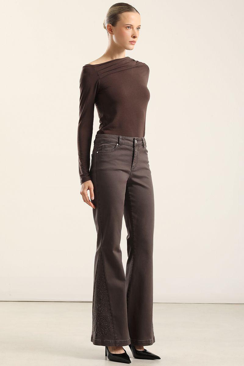 Jeans Color Flare, Bordado, Chocolate Liola-2