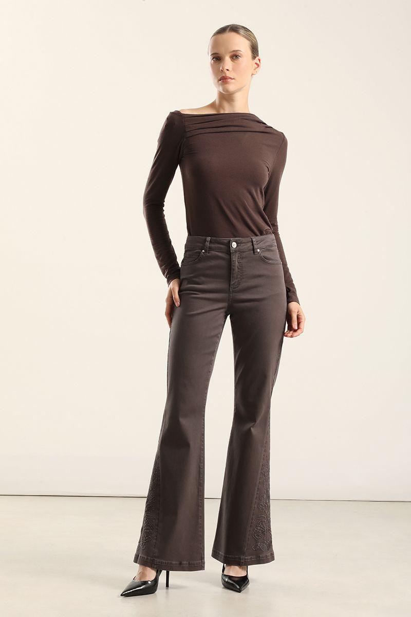 Jeans Color Flare, Bordado, Chocolate Liola-3