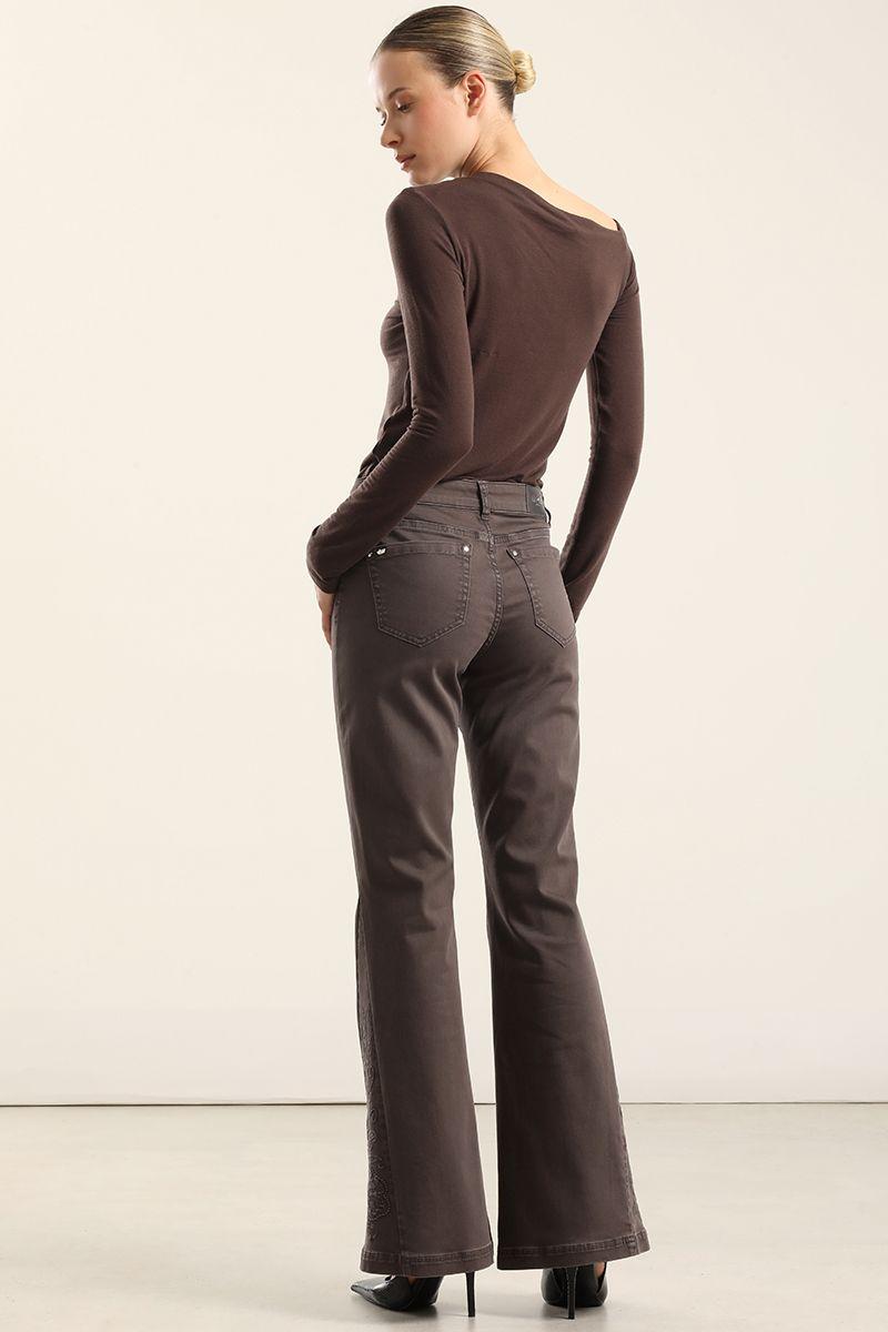 Jeans Color Flare, Bordado, Chocolate Liola-5