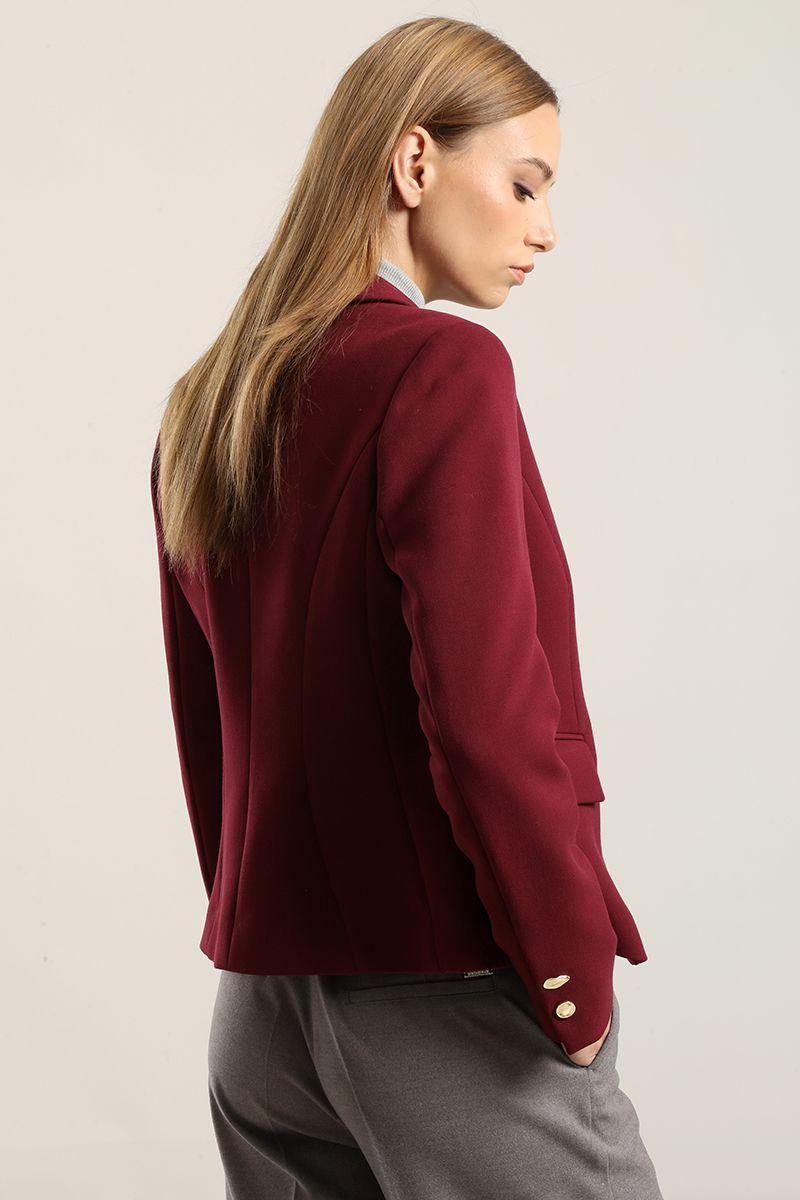 Blazer entallado, boton fantasia, burdeo Liola-3