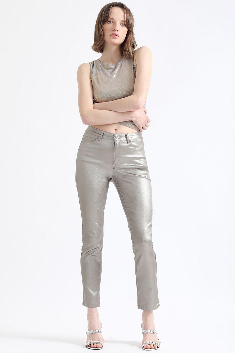 Pantalon Slim Tiro Medio, Metalizado, Café Liola-1