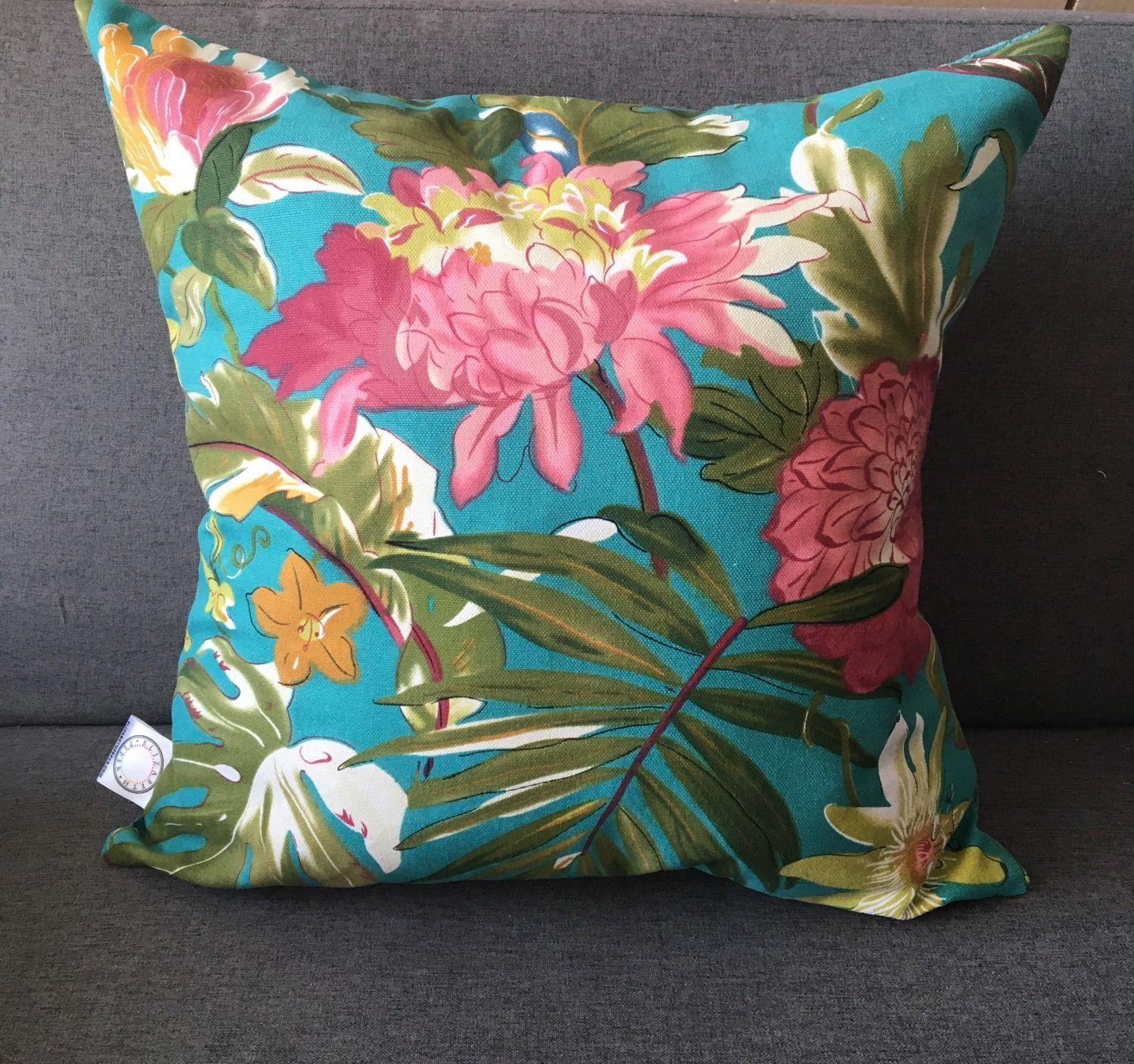 COJIN DECORATIVO DISEÑO FLORES TURQUESA 60X60 RELLENO-2