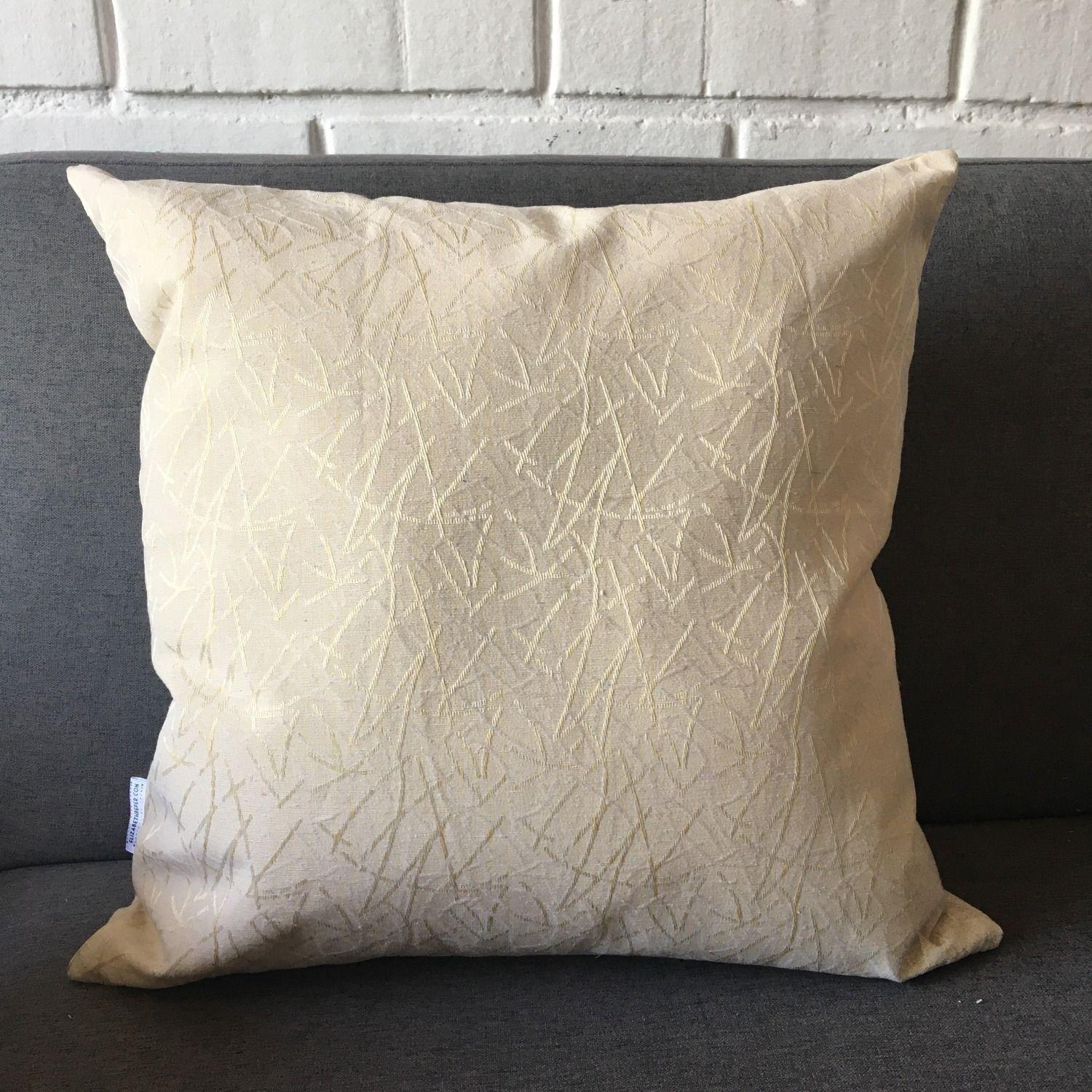 COJIN DECORATIVO DISEÑO TEXTURA CREMA 45X45 RELLENO-1