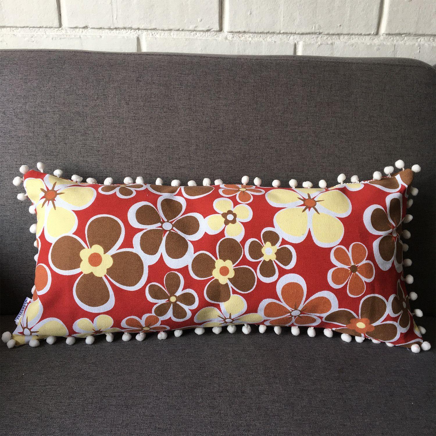 COJIN DECORATIVO DISEÑO PON PON ROJO 62X28 RELLENO-2