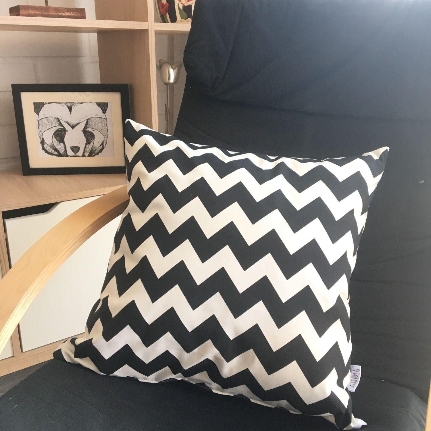 FUNDA COJIN DECORATIVO DISEÑO ZIGZAG BLANCO Y NEGRO 50x50-1
