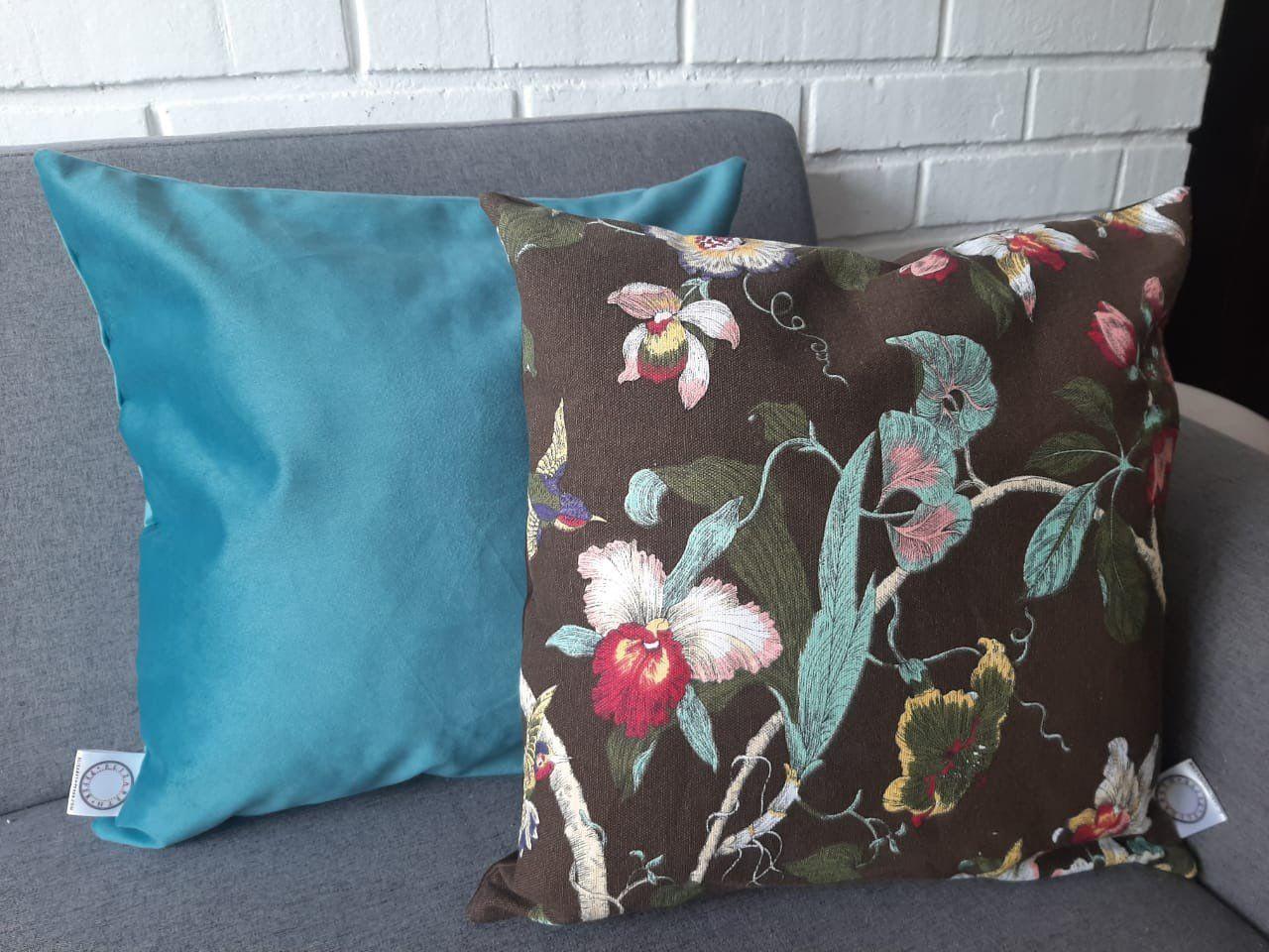 COJIN DECORATIVO DISEÑO CAFÉ OSCURO CON AVES TURQUESA 60X60 RELLENO-3